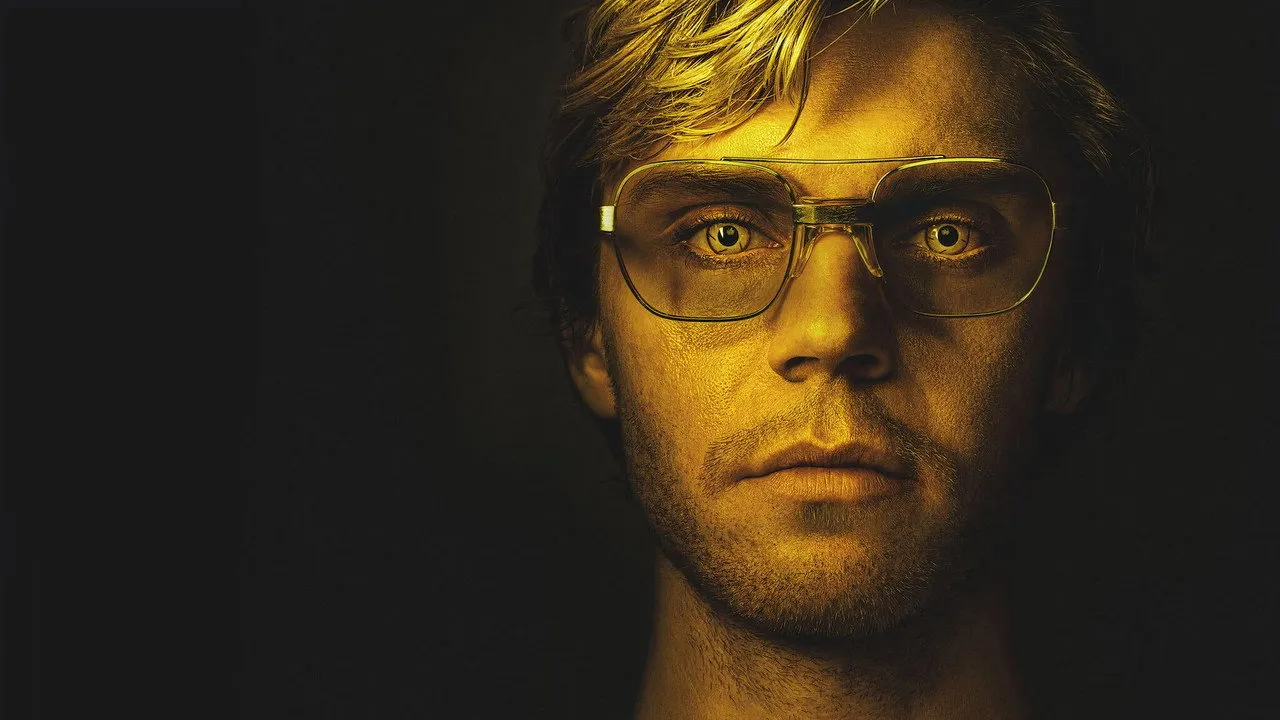 DAHMER - Quái vật: Câu chuyện về Jeffrey Dahmer