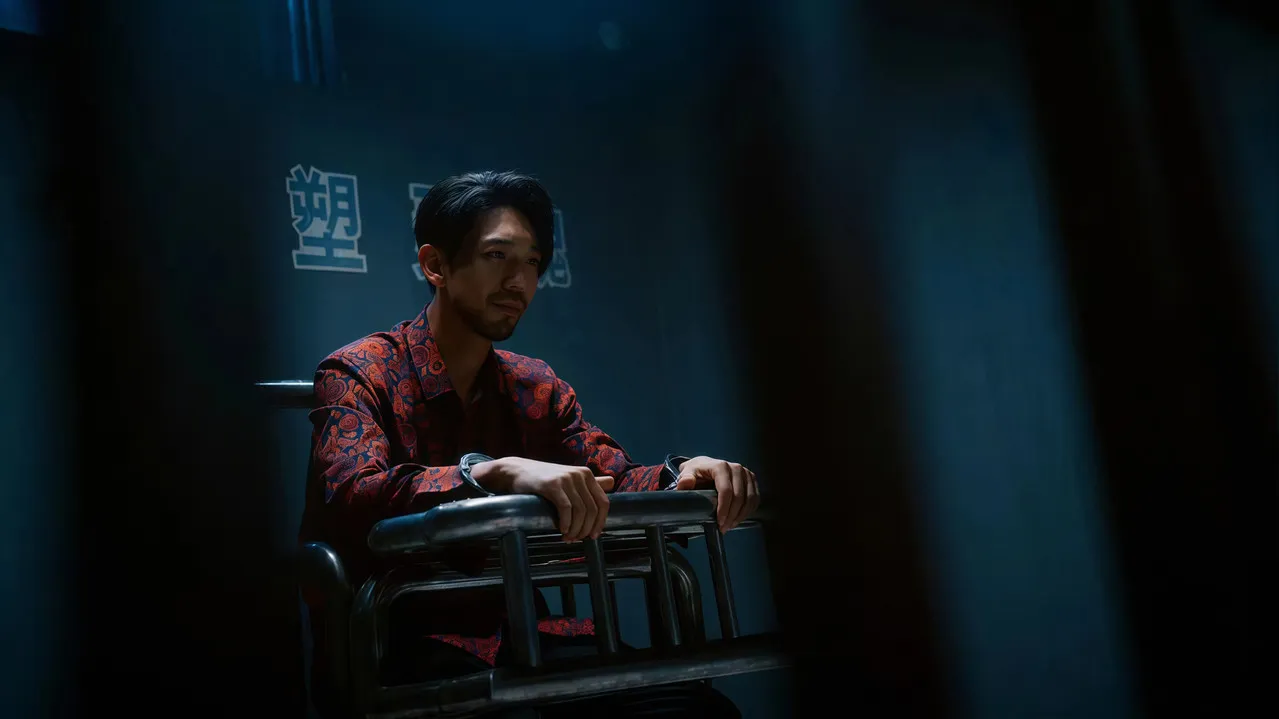 Đằng Sau Sự Thật