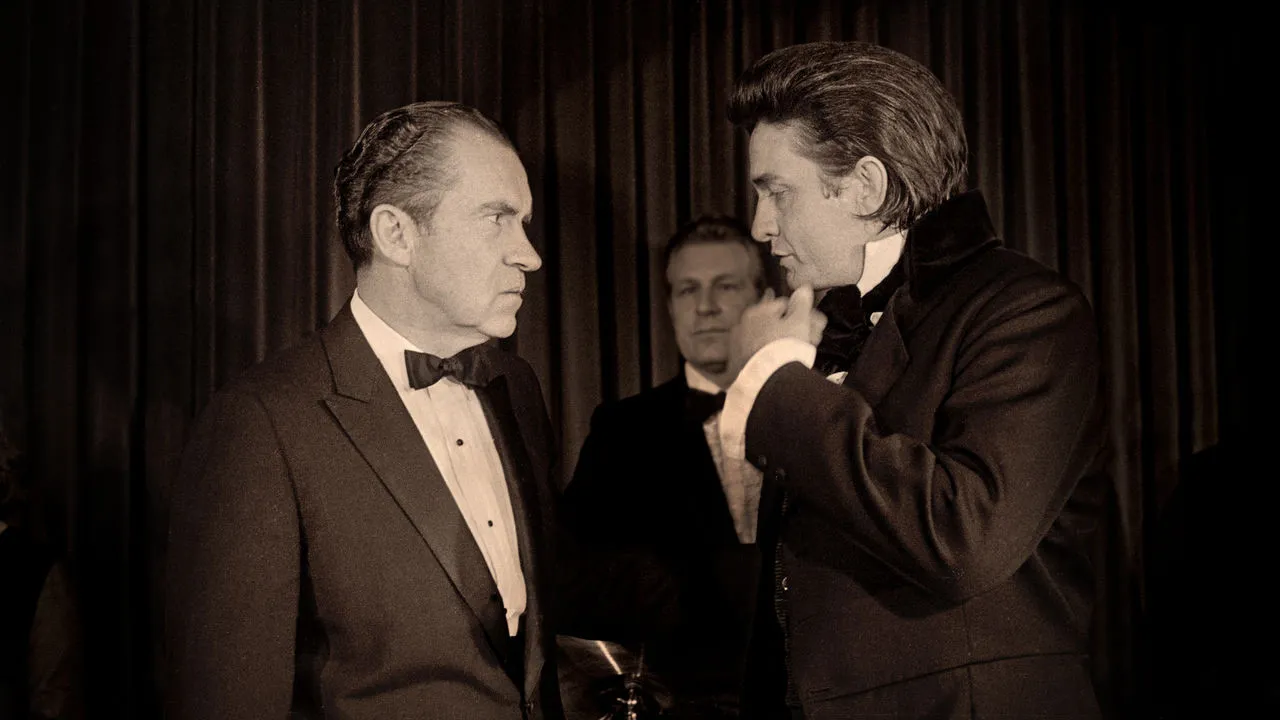 Tái hiện: Nixon và người đàn ông áo đen